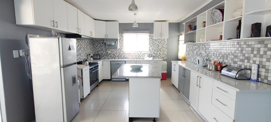 5 Bedroom Property for Sale in Franskraal Western Cape